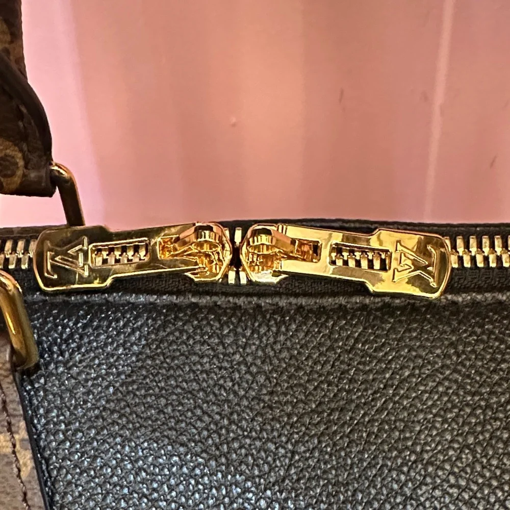 Louis Vuitton Speedy 30 Bandouliere Leather & Monogram Teddy Shearling- Black - Picture 3 of 14